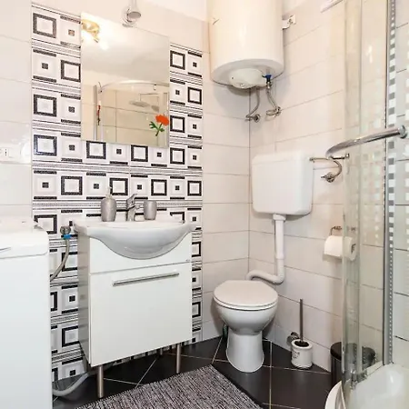 Apartment Ellani *
