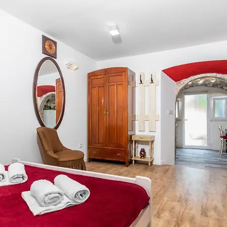 Apartment Ellani