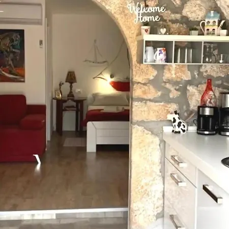 Ellani Apartment *