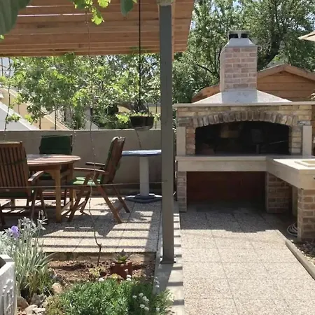 Ellani Apartment *